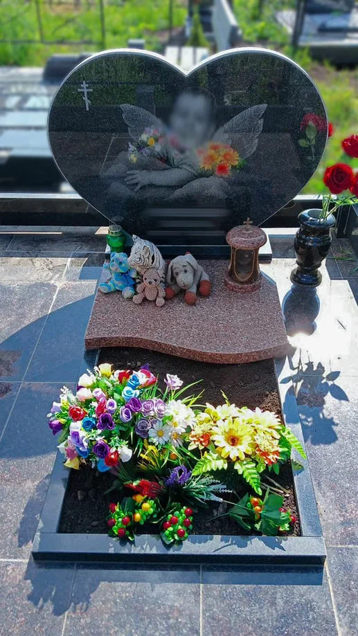 Детские памятники: сберечь тепло воспоминаний