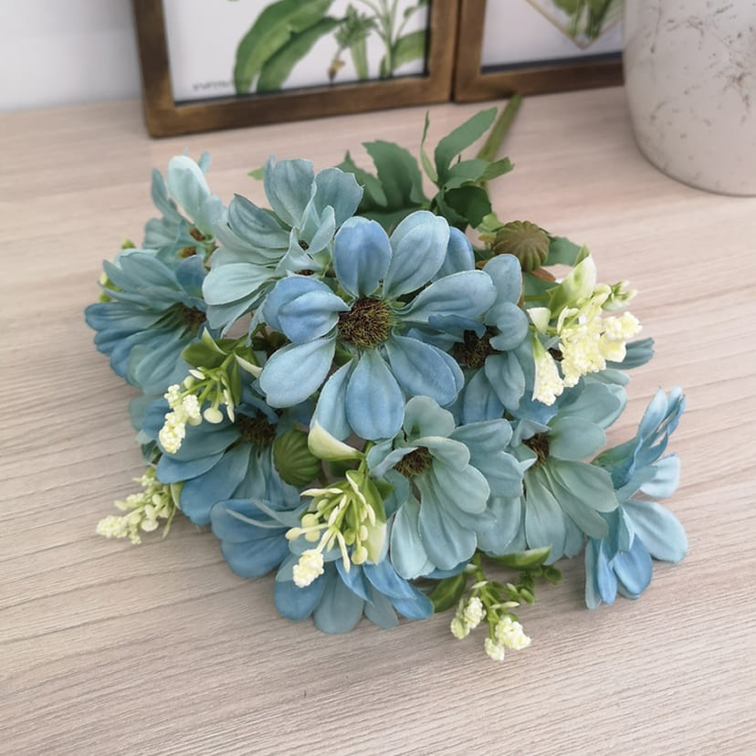 Искусственные цветы на могилу в Дзержинске | Цветы искусственные «Ромашки с бутонами», голубые, букет