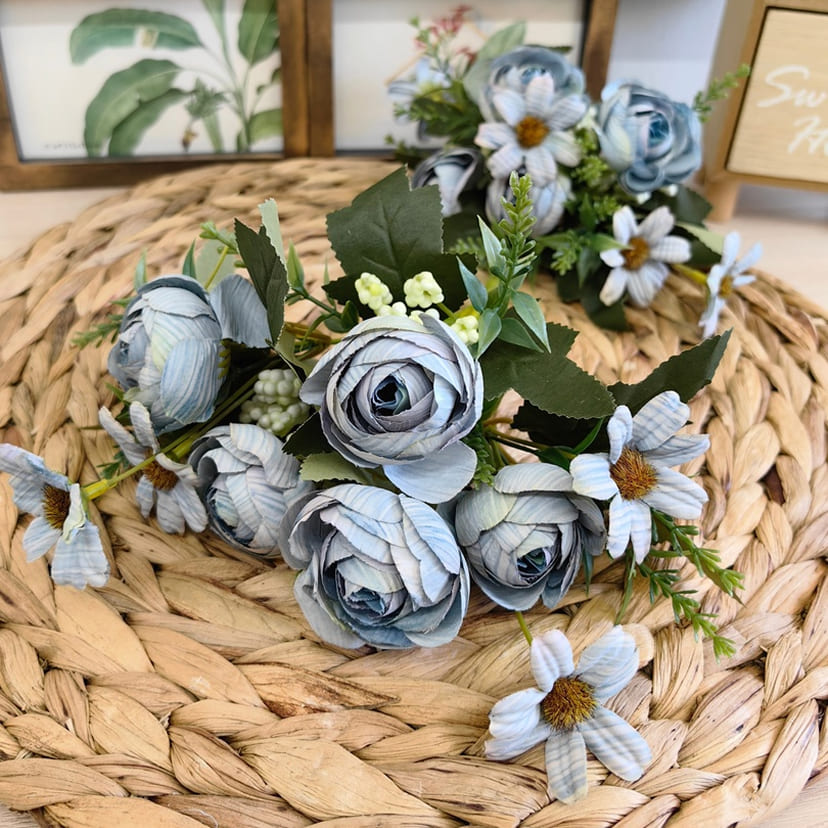 Искусственные цветы в Дзержинске | Цветы искусственные «Камелии с мелкоцветом», голубые, букет